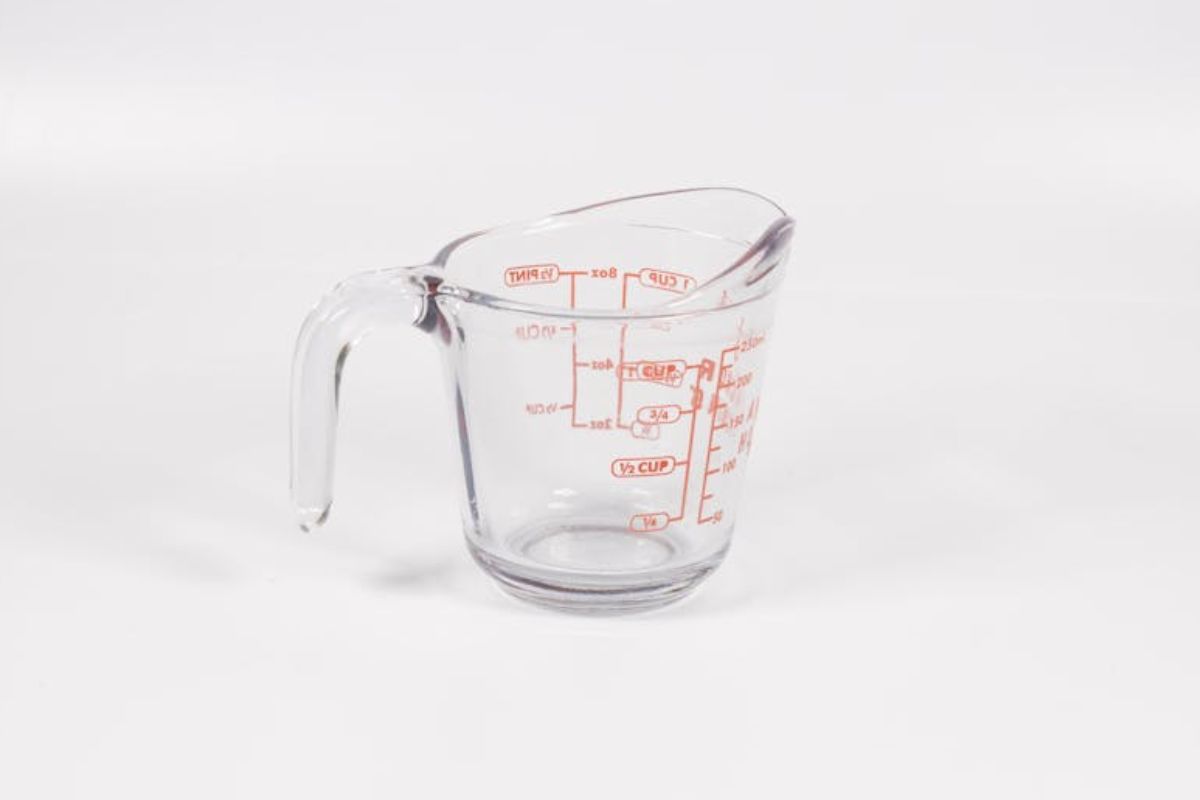How Many Ounces in a Cup? US, Metric, Dry & 3 Liquid Answers