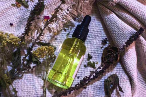 is-tea-tree-oil-good-for-hair-featured