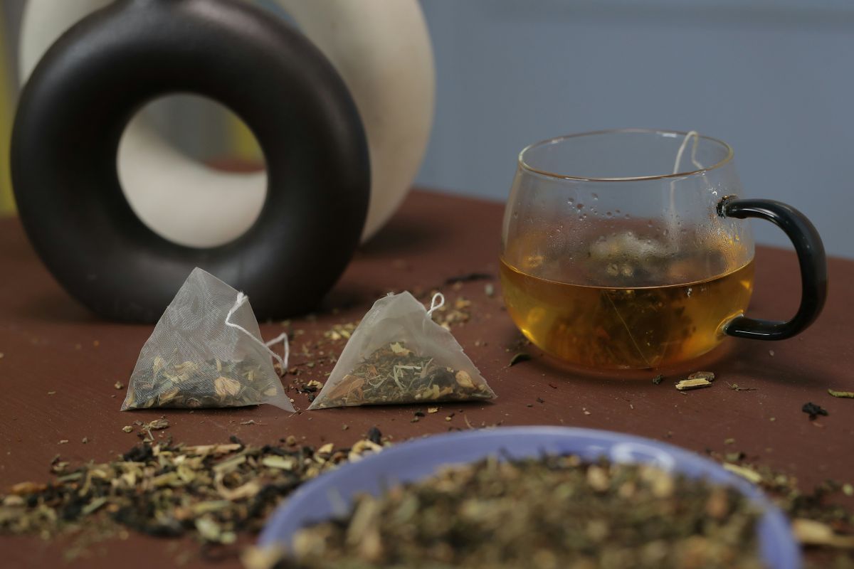 what-does-oolong-tea-taste-like-featured
