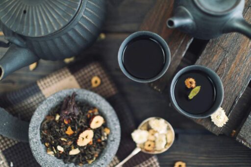 does-black-tea-have-caffeine-featured