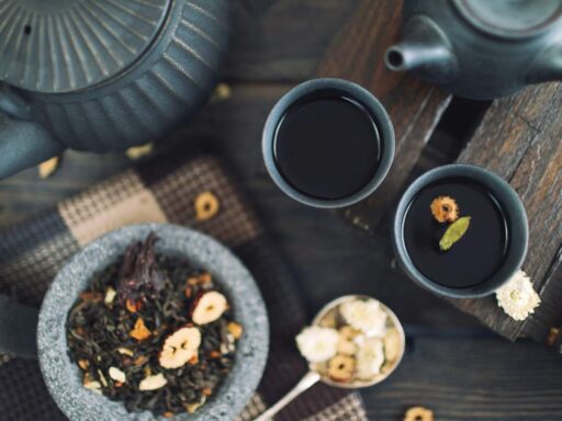 does-black-tea-have-caffeine-featured