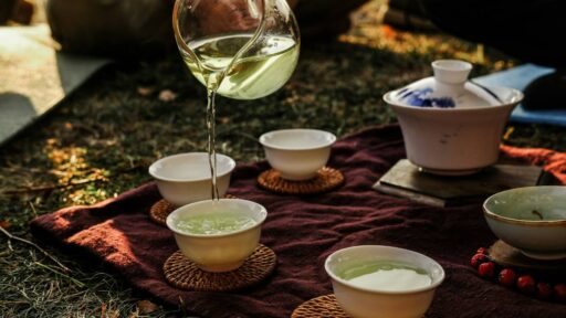does-green-tea-dehydrate-you-featured