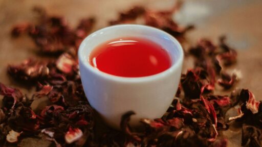 does-hibiscus-tea-make-you-sleepy-featured