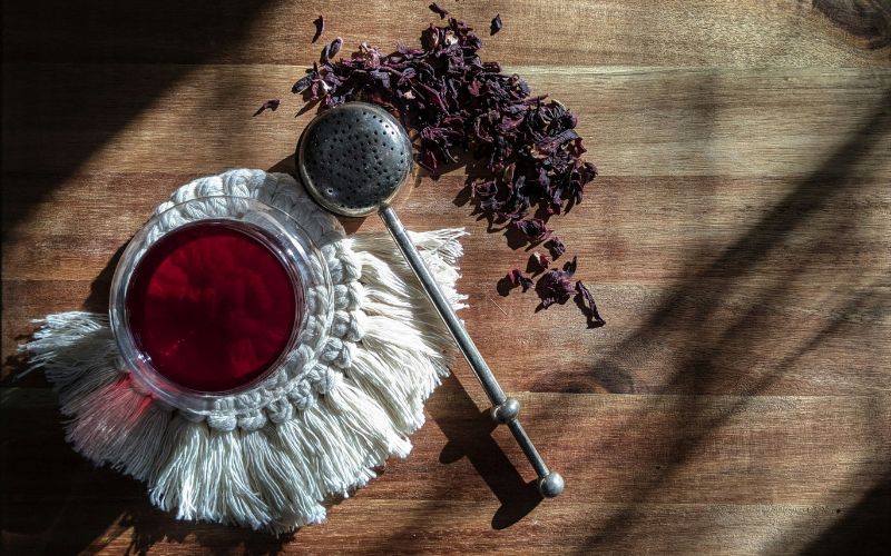 does-hibiscus-tea-make-you-sleepy-feel-relaxed