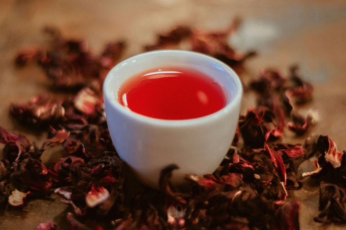 does-hibiscus-tea-make-you-sleepy-featured