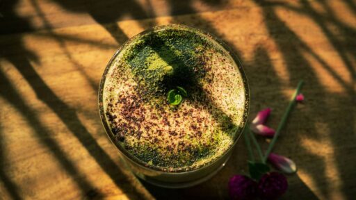 does-matcha-have-caffeine-featured
