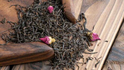 does-tea-expire-featured
