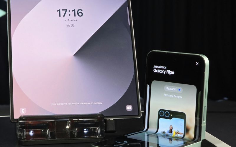 free-galaxy-z-flip-government-phone-main-features