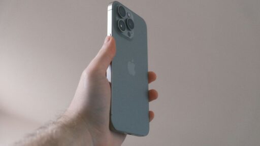 free-government-iphone-13-featured