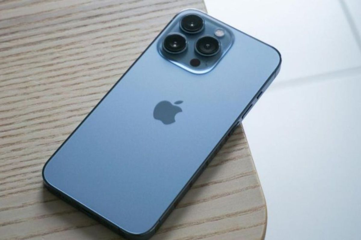 free-government-iphone-13-pro-max-featured
