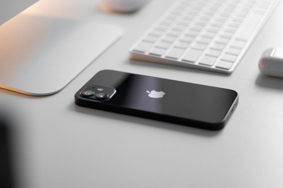 free-iphone-12-featured
