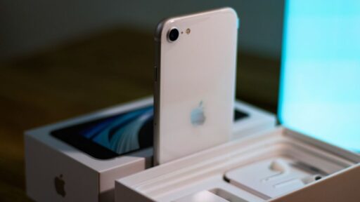free-iphone-se-featured