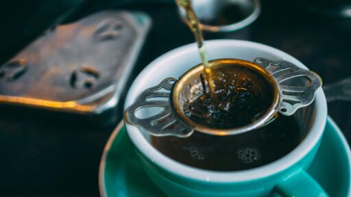how-to-brew-loose-leaf-tea-featured