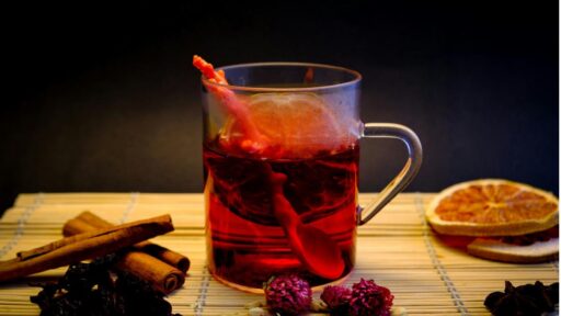 how-to-make-cinnamon-tea-featured