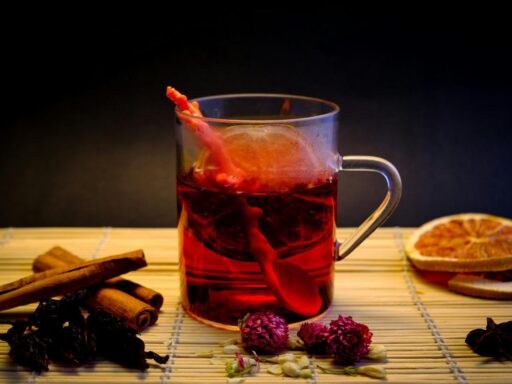 how-to-make-cinnamon-tea-featured