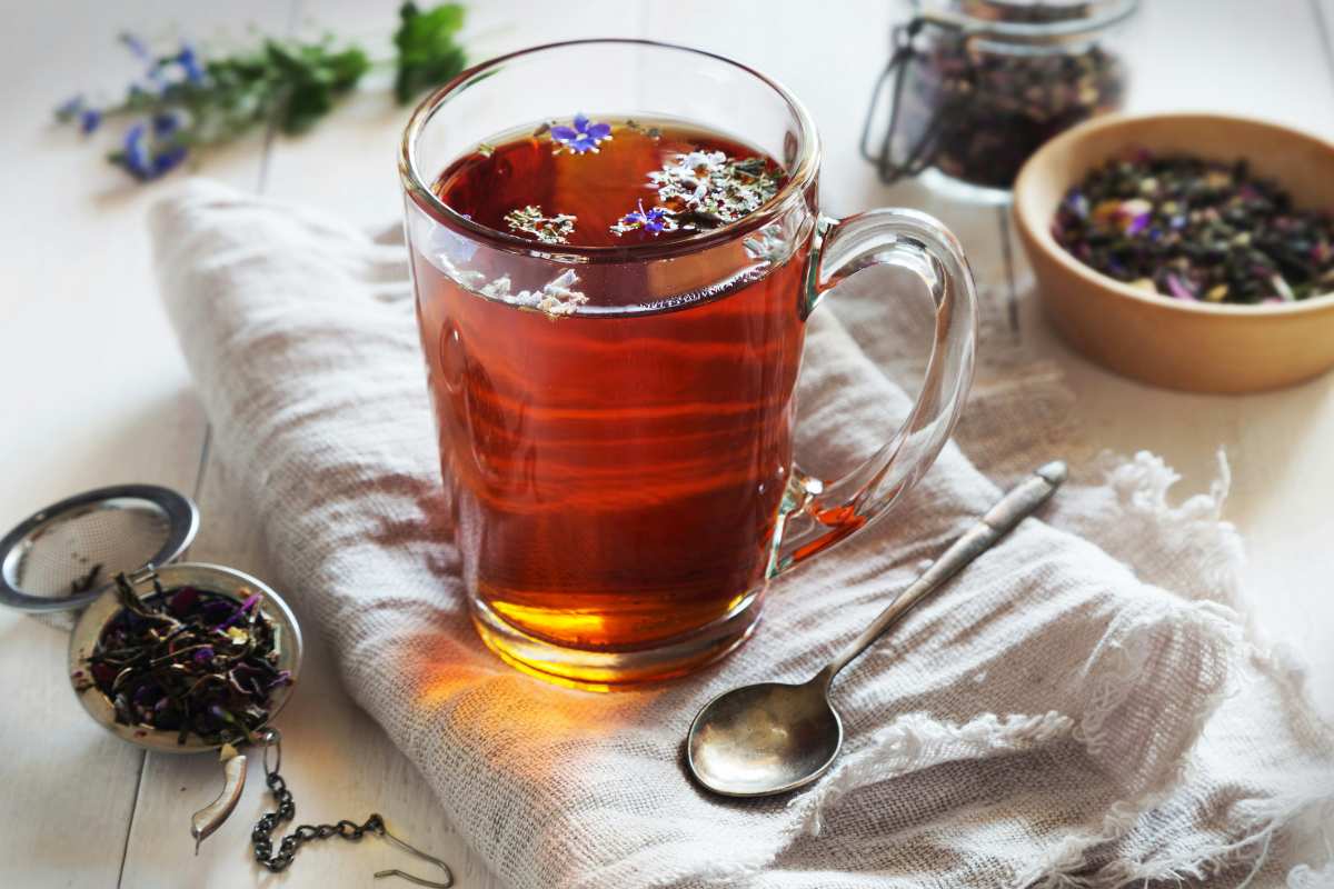 what-does-butterfly-pea-tea-taste-like-featured