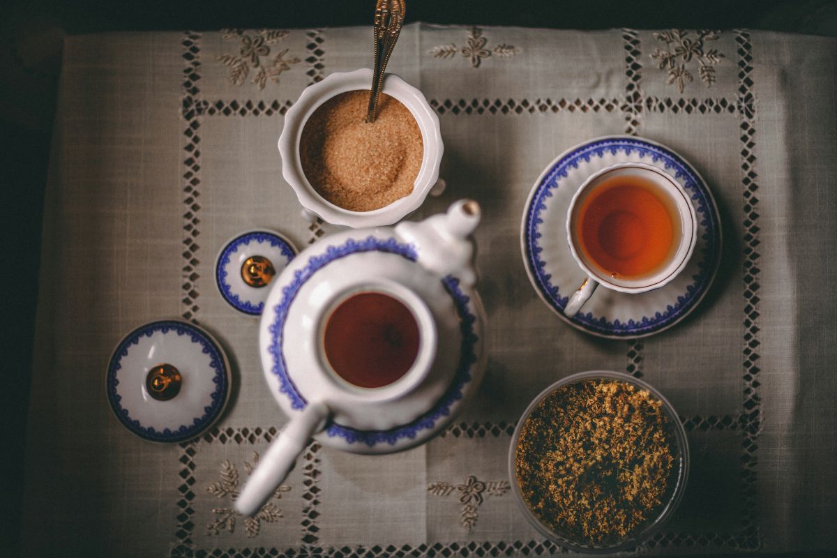 what-does-rooibos-tea-taste-like-featured