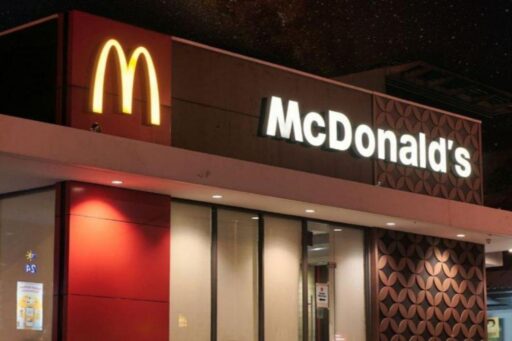what-time-does-mcdonalds-stop-serving-breakfast-featured