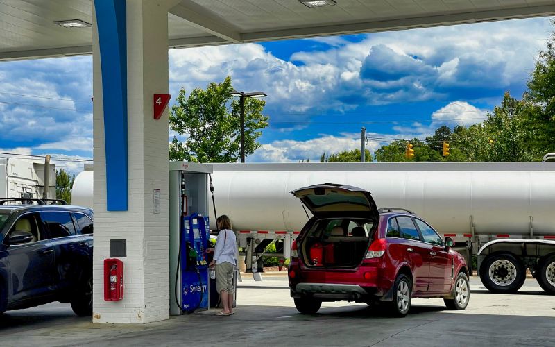how-to-check-tire-pressure-at-gas-station