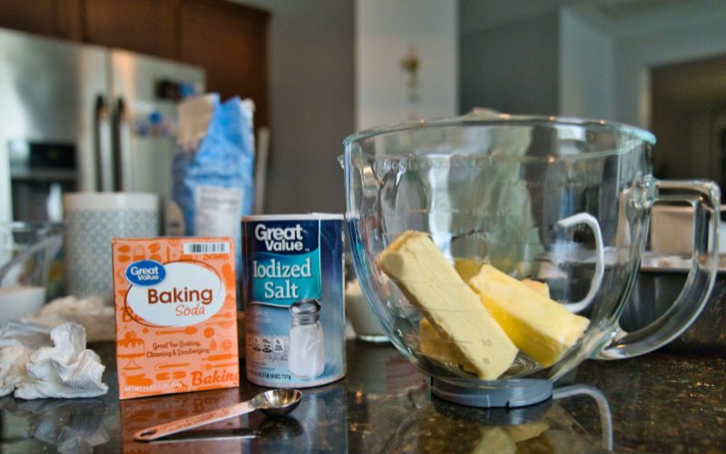 how-to-clean-a-microwave-with-baking-soda