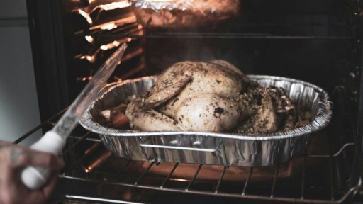 how-to-reheat-fried-chicken-in-oven-featured