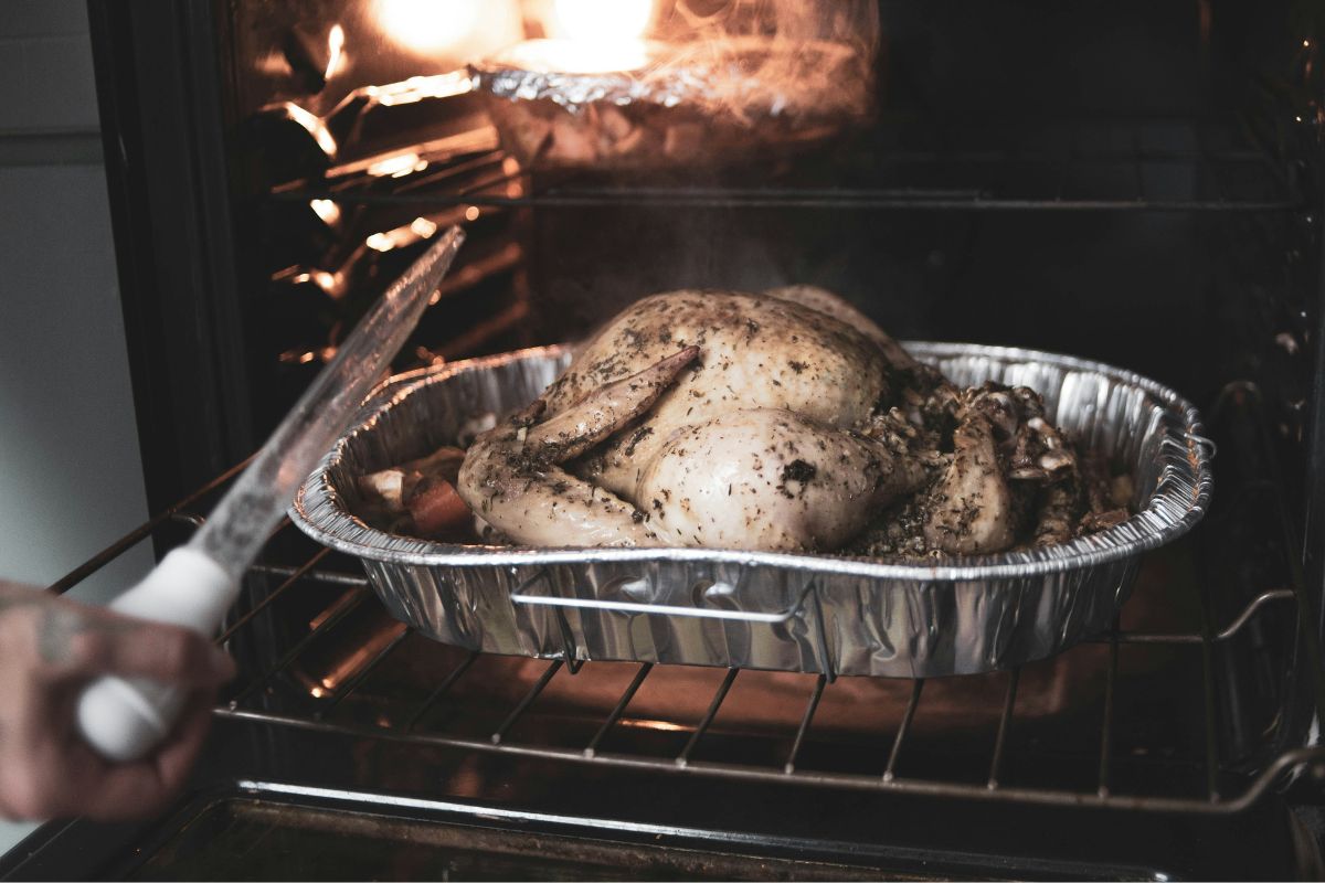 how-to-reheat-fried-chicken-in-oven-featured