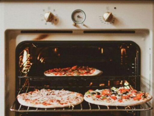 how-to-reheat-pizza-in-oven