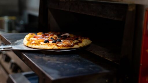 how-to-reheat-pizza-in-microwave