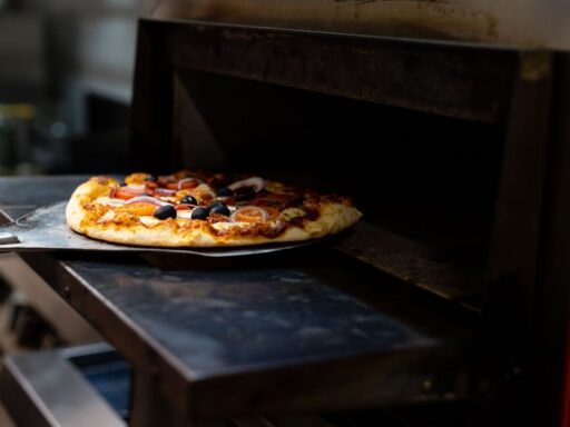 how-to-reheat-pizza-in-microwave