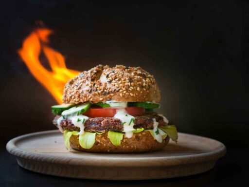 how-to-reheat-a-burger-featured
