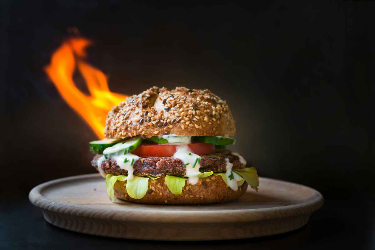 how-to-reheat-a-burger-featured