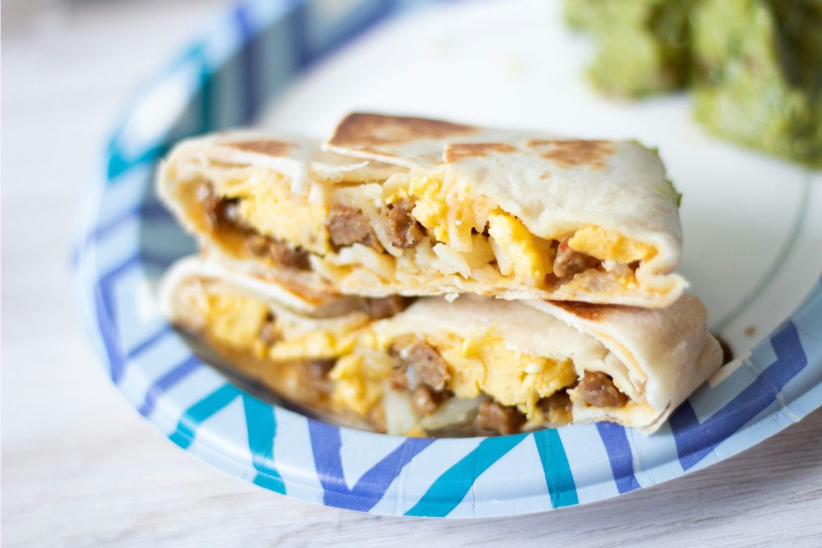 how-to-reheat-burrito-in-air-fryer-featured