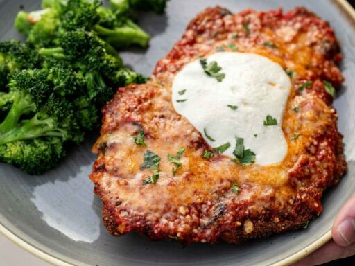 how-to-reheat-chicken-parm-featured