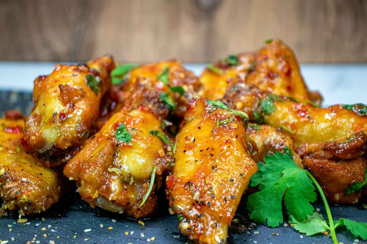 how-to-reheat-chicken-wings-in-air-fryer-featured