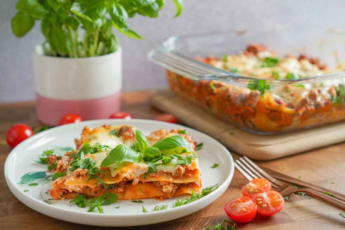 how-to-reheat-lasagna-in-oven-featured