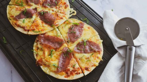 how-to-reheat-pizza-in-an-air-fryer-featured