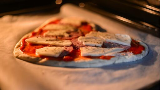 how-to-reheat-pizza-in-toaster-oven-featured