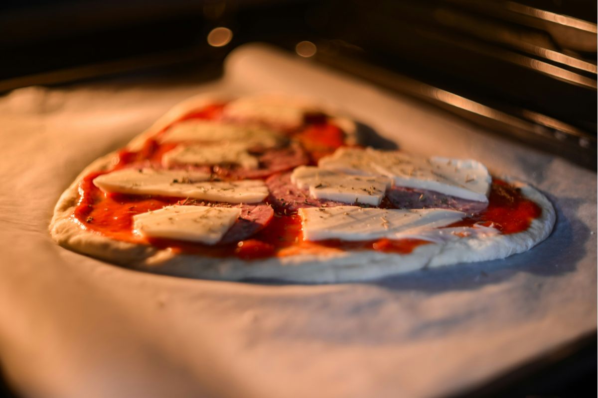 how-to-reheat-pizza-in-toaster-oven-featured