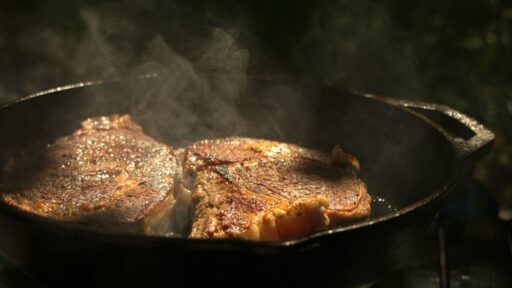 how-to-reheat-pork-chops-featured