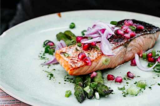 how-to-reheat-salmon-in-oven-featured