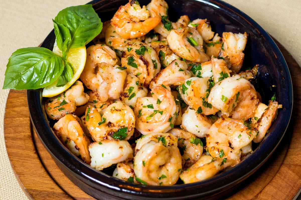 how-to-reheat-shrimp-featured