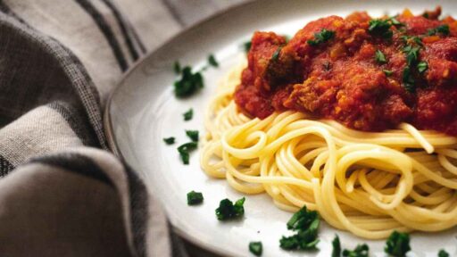 how-to-reheat-spaghetti-featured