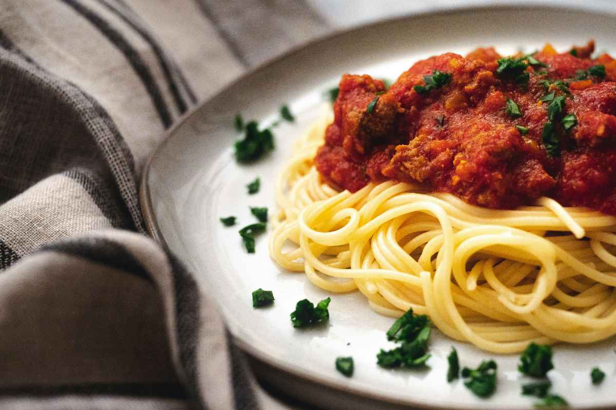 how-to-reheat-spaghetti-featured