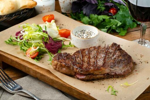 how-to-reheat-steak-in-oven-featured