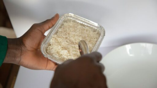 how-to-reheat-white-rice-featured