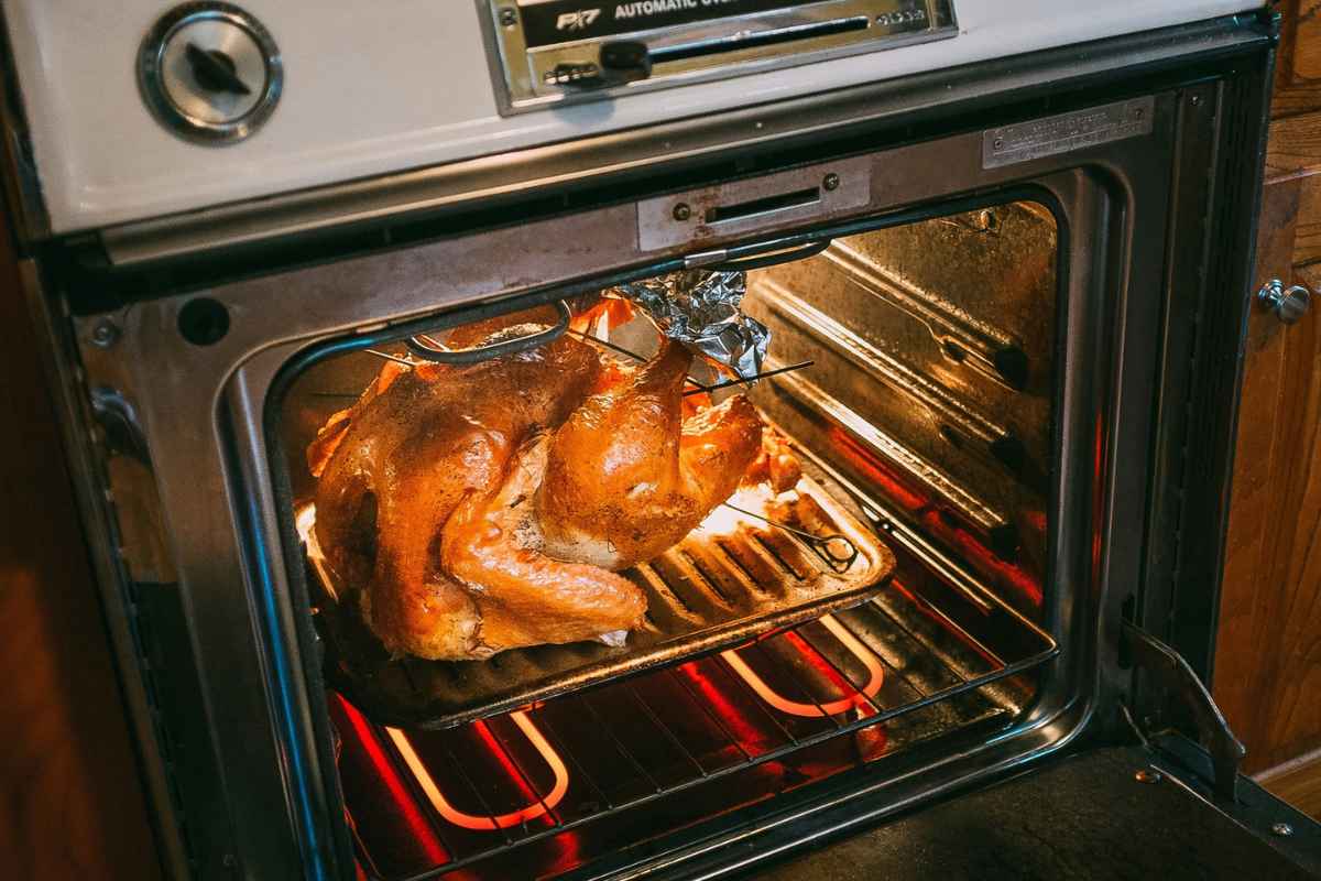 how-to-reheat-wings-in-the-oven-featured