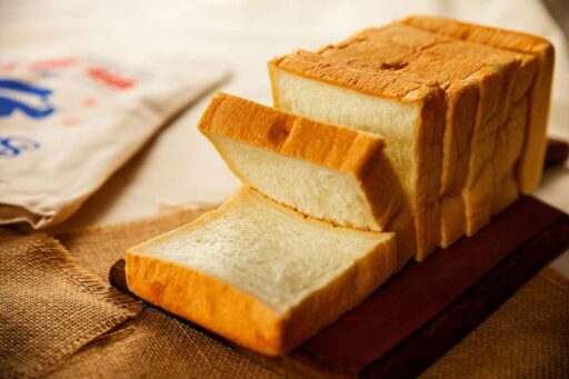 how-to-reheat-bread-featured