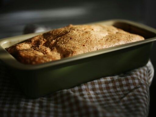 how-to-reheat-cornbread-featured