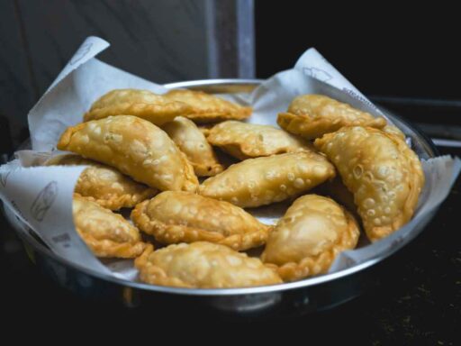 how-to-reheat-empanadas-featured