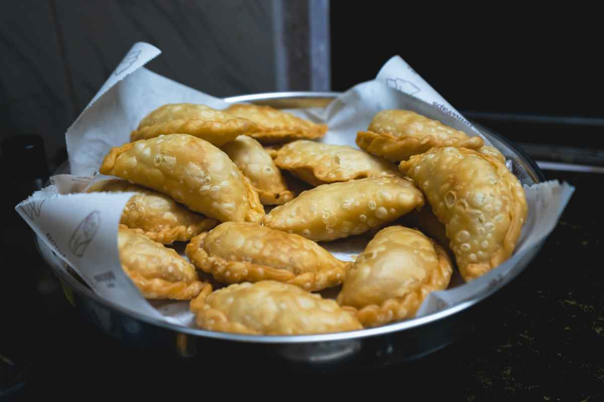 how-to-reheat-empanadas-featured
